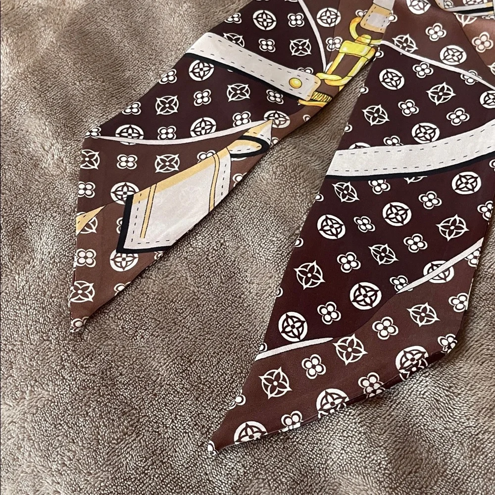 Chic Patterned Brown and Gold Scarf - Picture 3 of 5